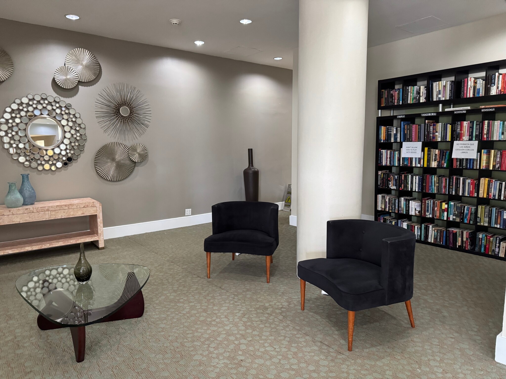 Lobby - 7441 Wayne Ave