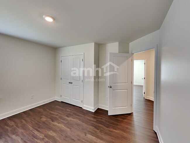 Building Photo - 909 Headland Wy