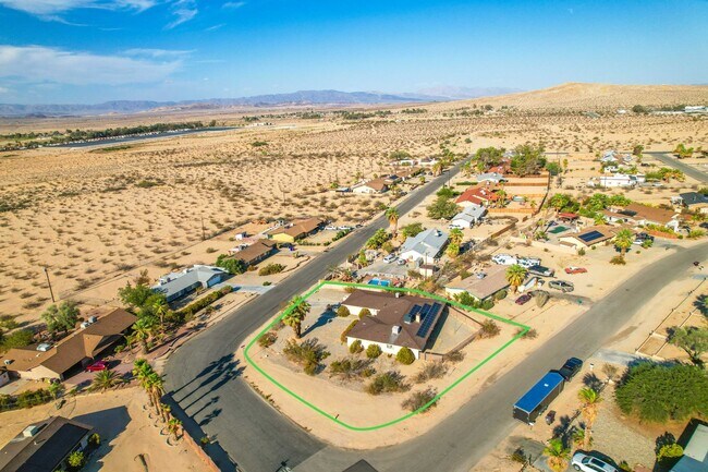 Building Photo - Must See 4 bedroom 2 bath Home