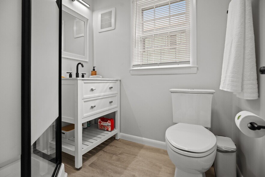 Building Photo - 149 E Main St