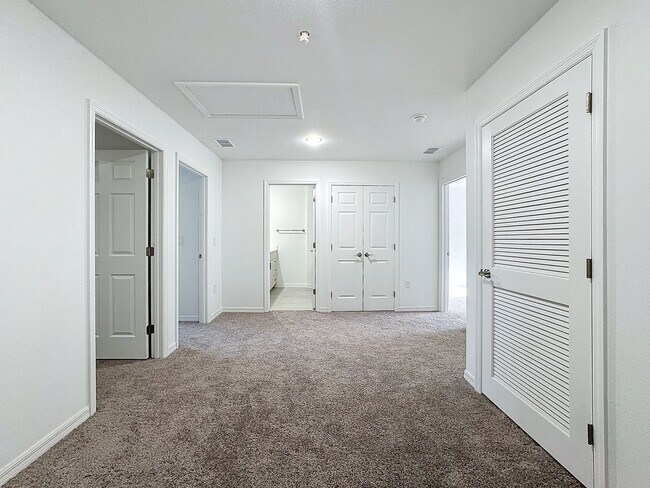 Building Photo - Townhouse For Lease in Saint Cloud