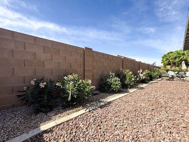 Building Photo - "Spacious 4-Bedroom, 2-Bathroom home in Prime Yuma!"