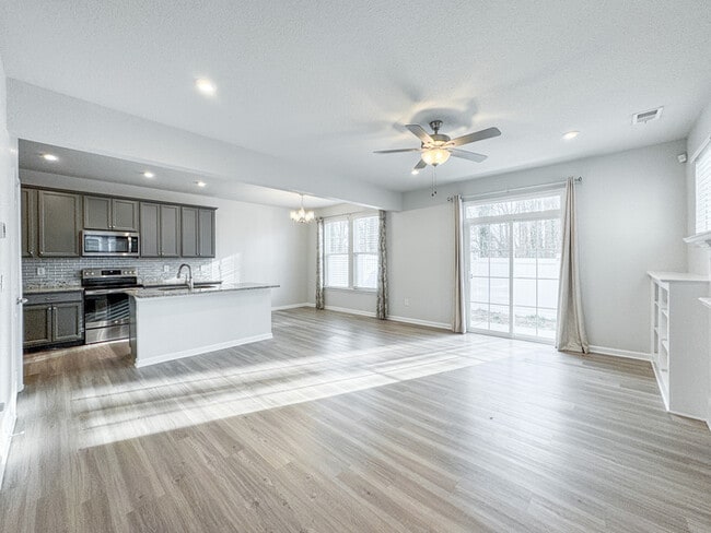 Building Photo - RENOVATED 4 BEDROOM/3 BATH IN VIRGINIA BEACH! READY FOR RENT!!