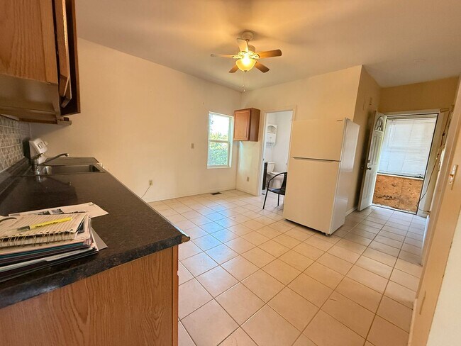 Building Photo - Modern 2 bedroom with office in West Sprin...