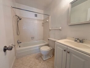 Building Photo - 2601 Hillsboro Pike