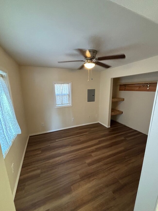 Building Photo - 1 bedroom home in North Pole / Washer & Dryer in unit