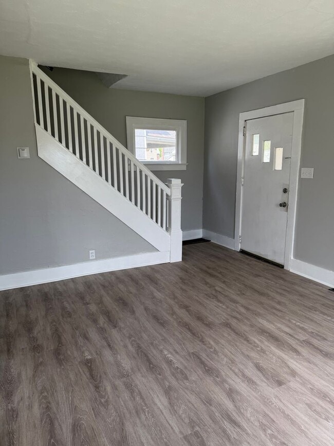 Building Photo - Updated 2 Bedroom SW Canton House for Rent