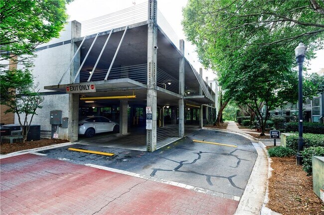 Building Photo - 400 Village Pkwy