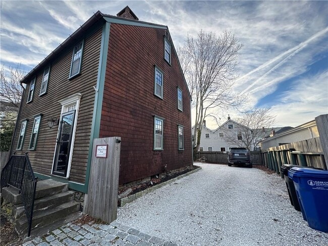 Building Photo - 9 Thames St