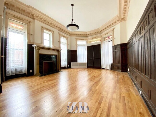 Building Photo - 988 Park Pl