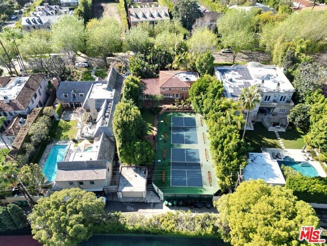 Building Photo - 806 N Alpine Dr