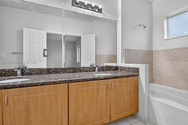 Building Photo - 5337 SW 40th Ave
