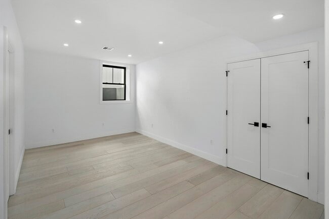 Building Photo - 21 Woodbine St