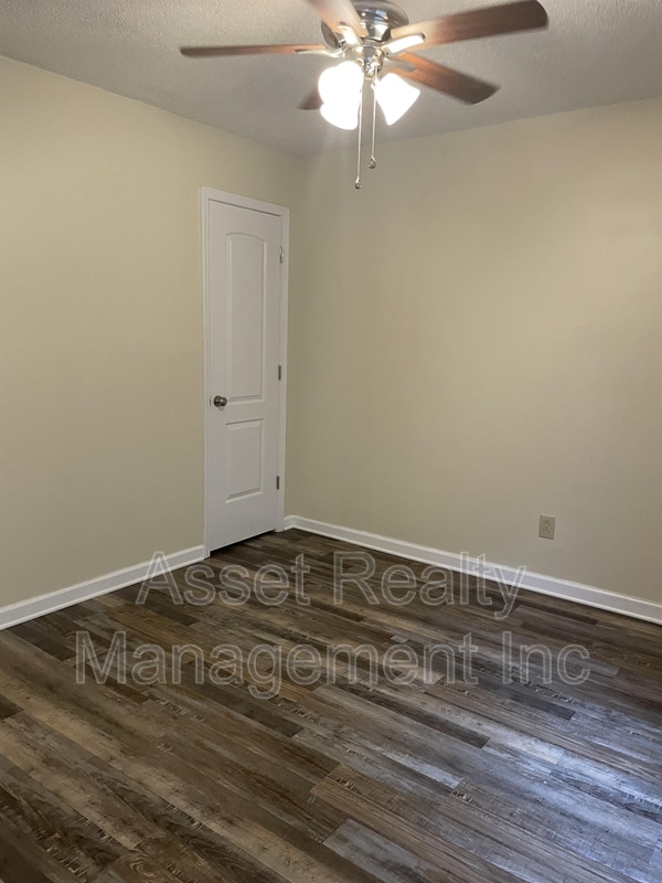 Building Photo - 9227 Shady Bend Ln