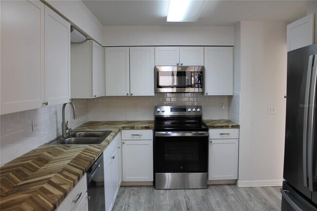 Building Photo - 2602 Waterford Way