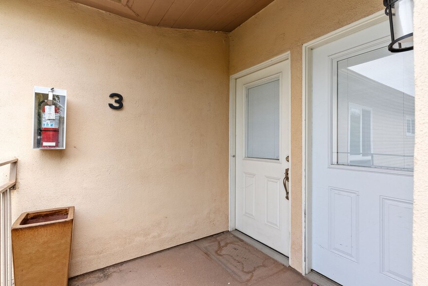 Building Photo - 2884 La Salle Ave