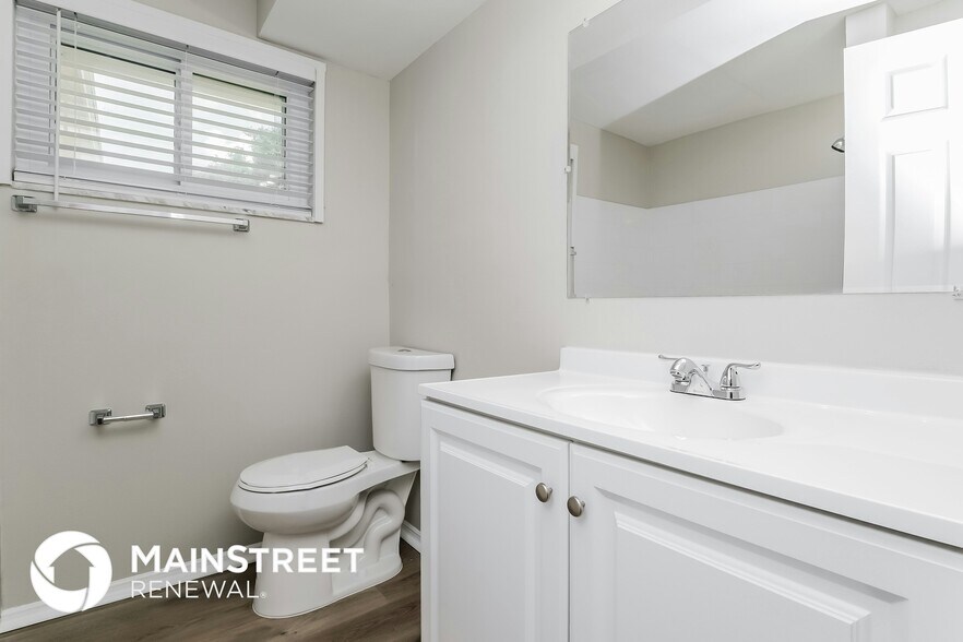 Building Photo - 5528 Daisy Dr