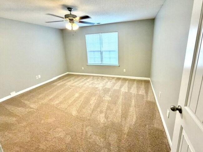 Building Photo - Southeast Memphis 3 Bedroom 2 Bath Home, 2 Car Garage and Fenced Yard