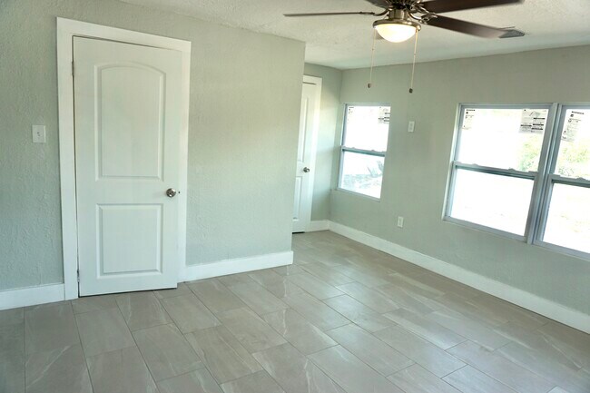 Building Photo - 506 Engman St