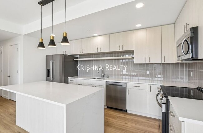 Building Photo - 7650 NW 170th Ave