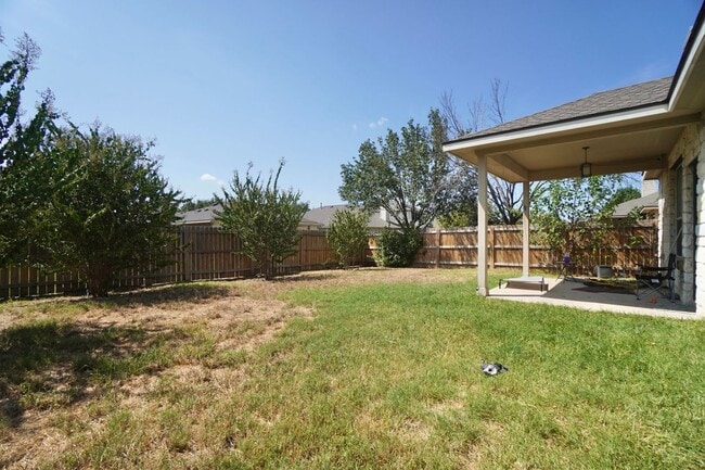 Building Photo - 18621 Dry Pond Dr