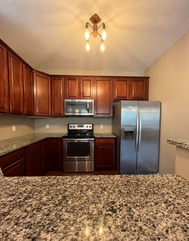 Building Photo - Stylish North Loop Living for $3,499/month...
