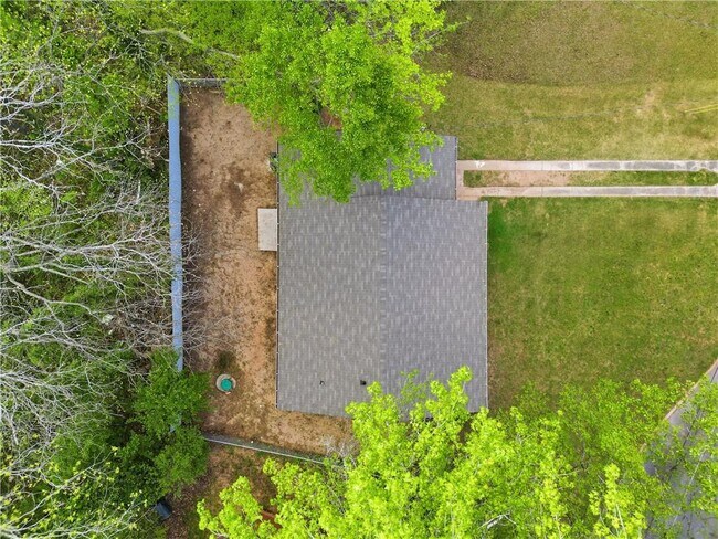 Building Photo - 1735 Carter Cir