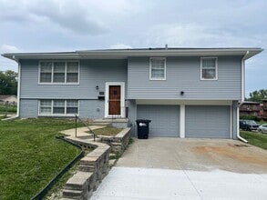 Building Photo - Four Bedroom For Rent!