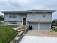Building Photo - Four Bedroom For Rent!