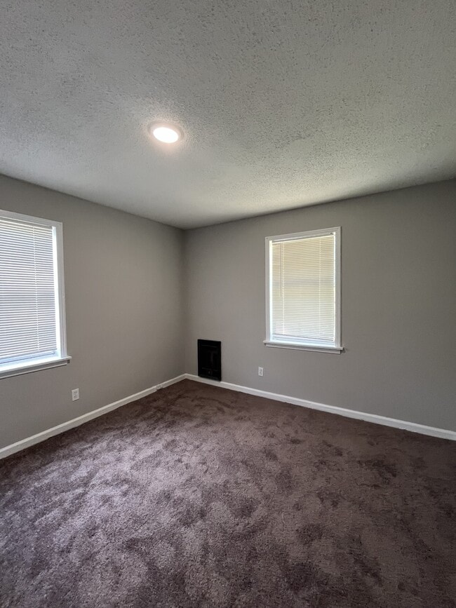 Building Photo - 453 Fleming Dr