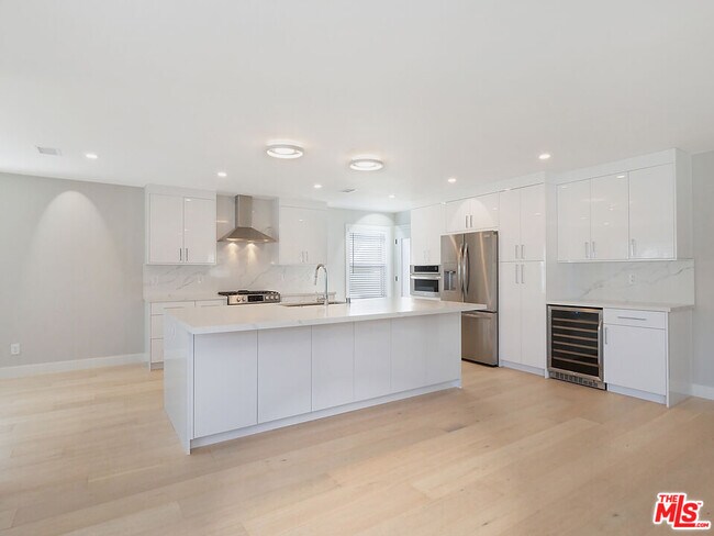 Building Photo - 11323 Utopia Ave