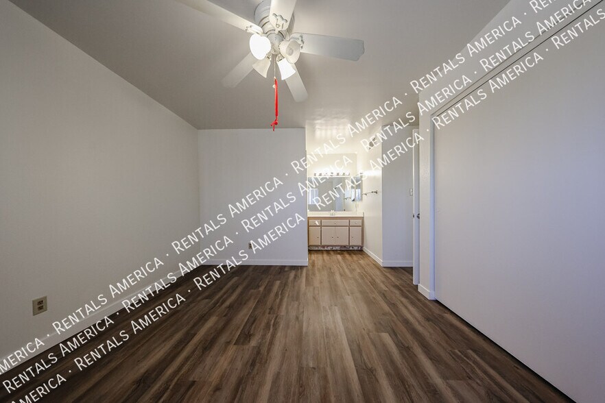 Building Photo - 5525 E Thomas Rd