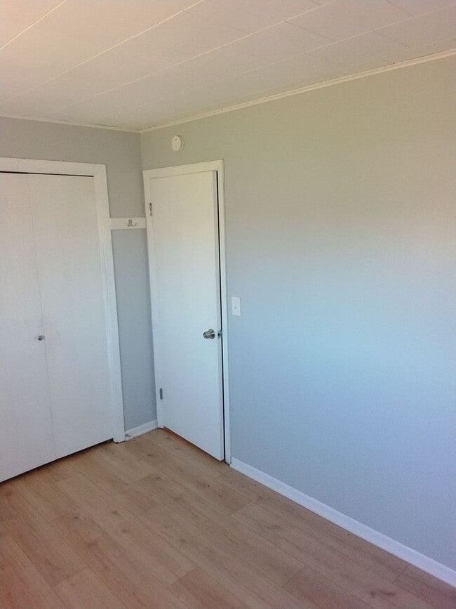 Building Photo - 3 Bedroom home