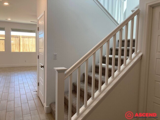 Building Photo - Brand New Spacious Home Located in Shafter!
