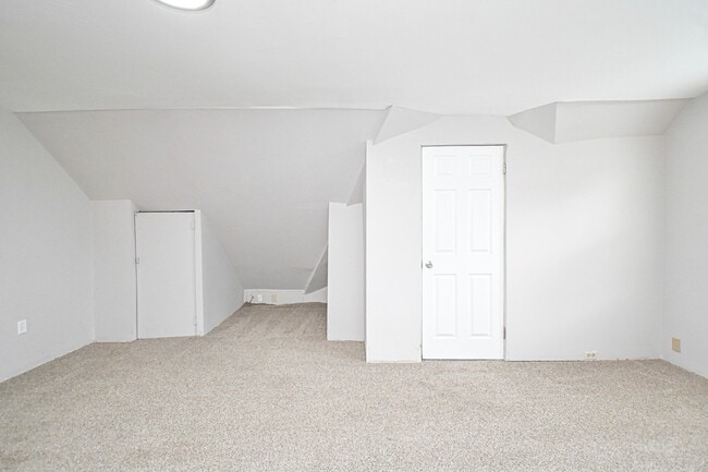 Building Photo - 4893 N Overlook Ave