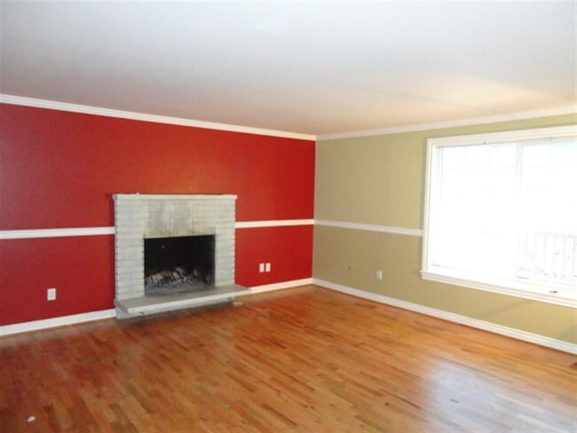 Building Photo - Charming Everett Rambler — 3 Bedrooms + Bonus Room