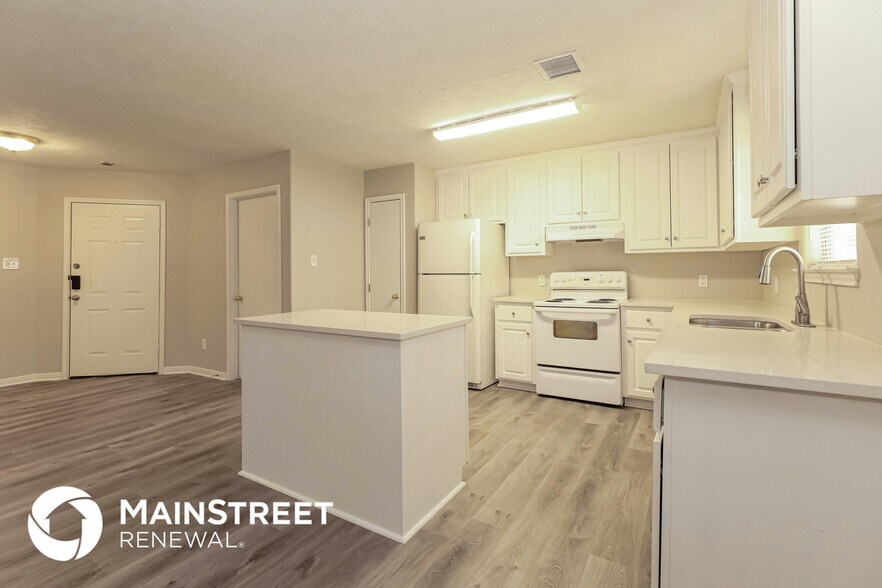 Building Photo - 16360 Hidden River Ct