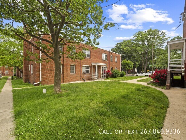 Building Photo - 10 Danbury St SE