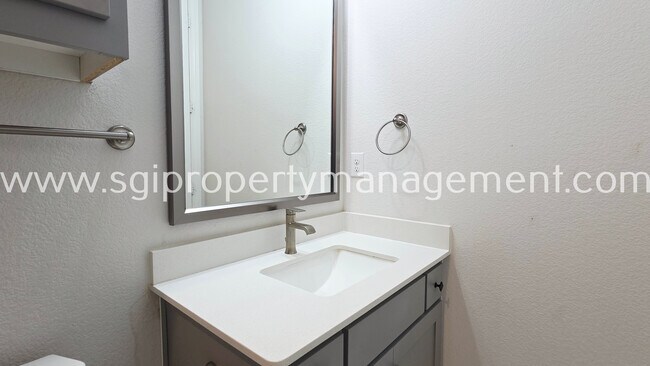 Building Photo - 10870 Grayhead Dr