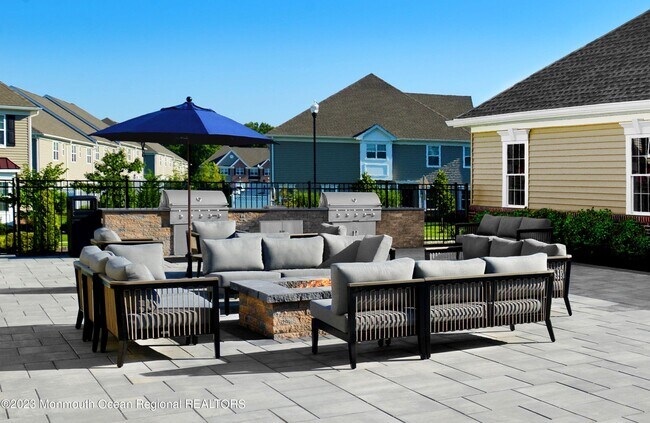 Building Photo - 2008 Stallion Cir E