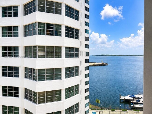 Building Photo - 825 Brickell Bay Dr