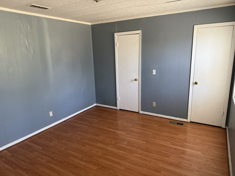 Building Photo - 1209 Cherokee Rd