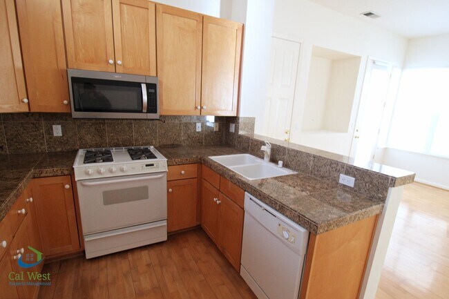 Building Photo - $6,595 - Gorgeous 2 Story 3 Bedroom 2.5 Bath Home steps away from Downtown Mountain View and Cal ...