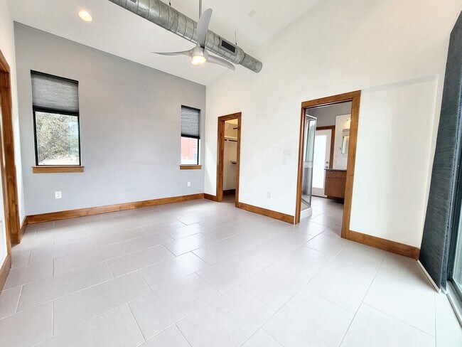 Building Photo - 325 Southwind Rd