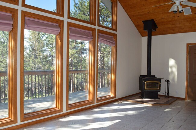 Building Photo - Tranquil Acres Home