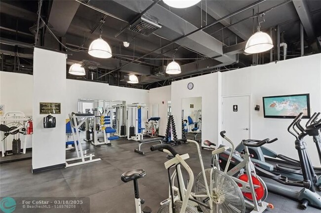 Building Photo - 2751 S Ocean Dr