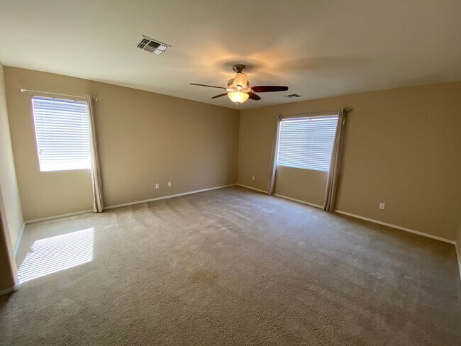 Building Photo - Beautiful 4-Bed, 3-Bath Home with Granite Kitchen, Stainless Steel Appliances, Vaulted Ceilings, ...