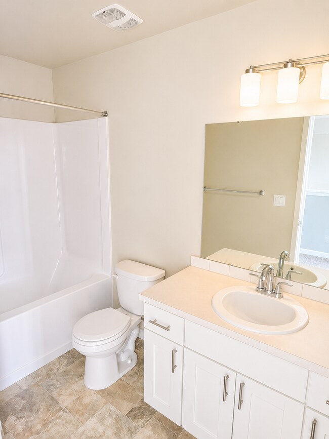 Building Photo - Beautiful 4 Bed + Bonus Room Home Near JBLM Pet Friendly