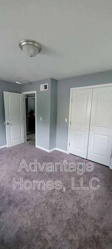 Building Photo - 700 N 70th St