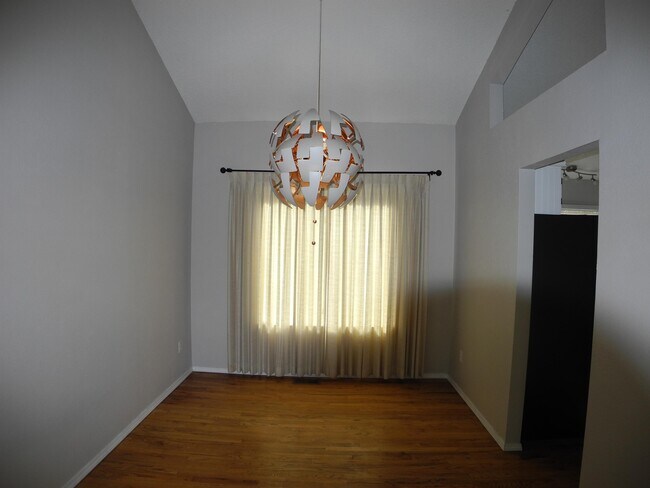 Building Photo - 4420 Stonehaven Dr